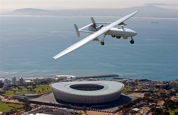A_Seeker_400_drone,_manufactured_by_South_African_company_Denel_Dynamics,_flies_over_Cape_Town_Stadium.